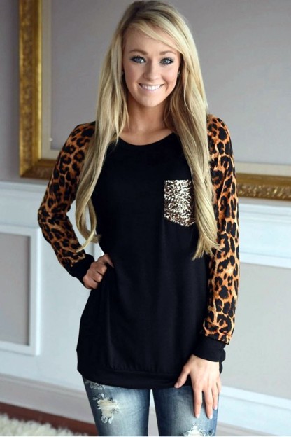 Μαύρη μπλούζα με μανίκια λεοπάρ και τσέπη από παγιέτα!