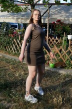 Καφέ mini ριπ φόρεμα με ιδιαίτερη σιλουέτα
