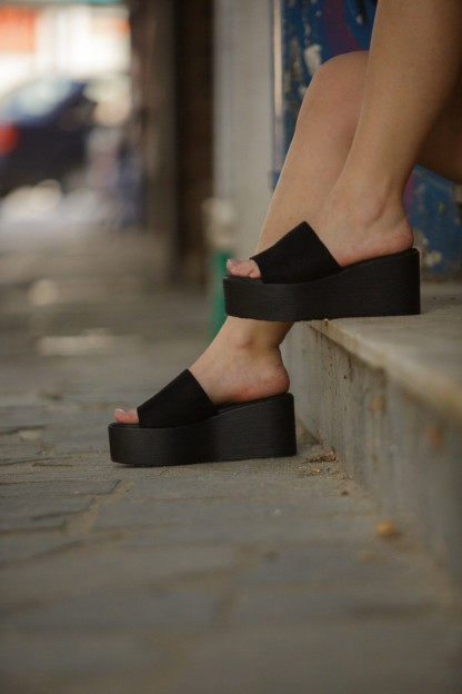 Παντόφλες Με Πλατφόρμα Μαύρες