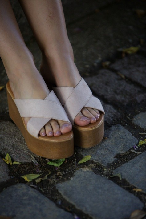 Παντόφλες Με Πλατφόρμα Χιαστί Beige