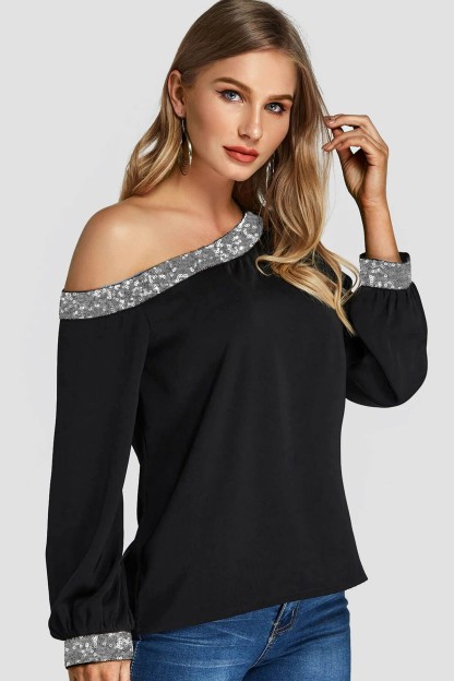 Μαύρη Μπλούζα Με Ανοιχτό Ώμο Και Ασημί Παγιέτες