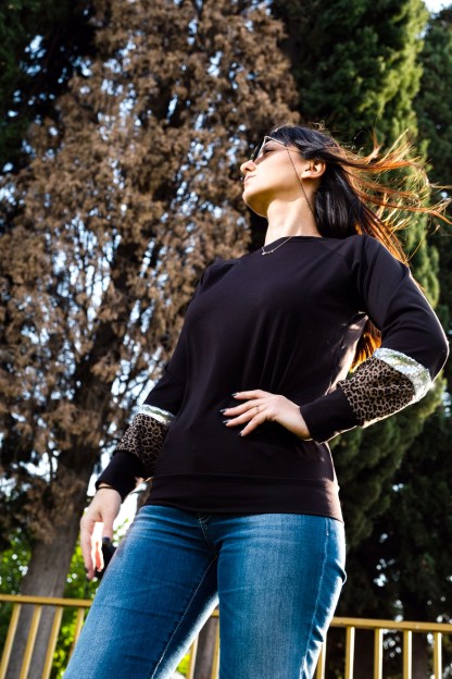 Μαύρη Μπλούζα Με Λεοπάρ Και Παγιέτα